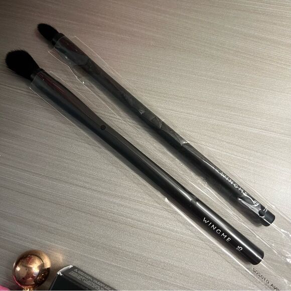 Makeup Essentials Holiday 6-Piece Gift Set - Picture 5 of 8